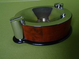eleganter Chromstahl Aschenbecher mit echt Leder umhüllt