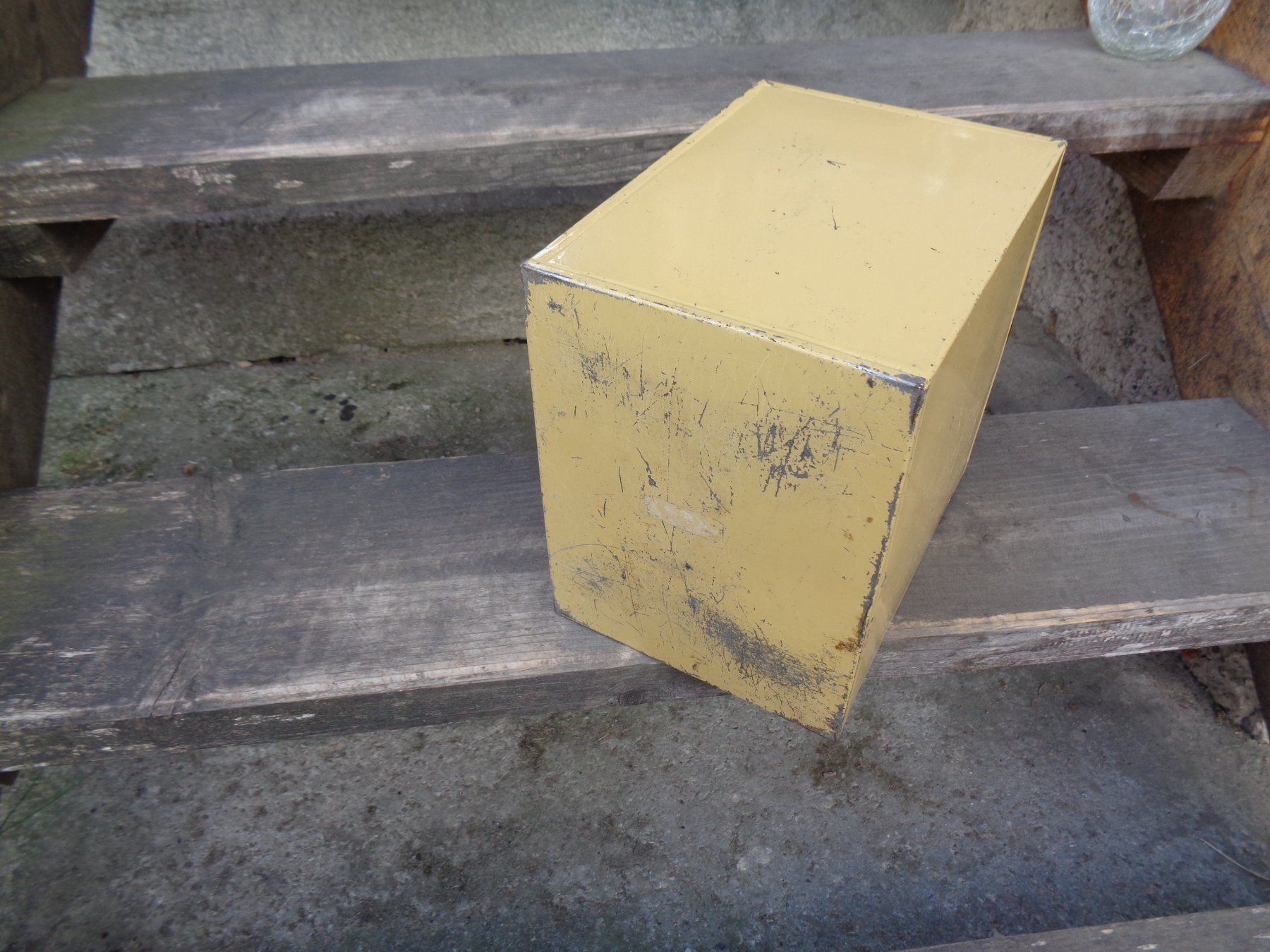Sonstiges für Haushalt & Wohnen: Blechdose ca. 21 x 16 x 26 cm. für Katzentrockenfutter oder – Gebraucht aus Hägglingen von Orysen 2