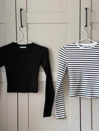 2x Langarmshirts (Bershka) – XS 🖤🤍