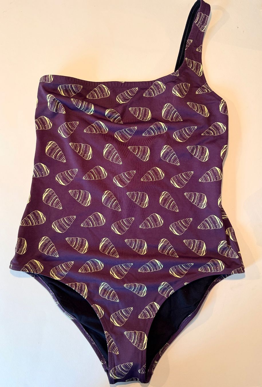 Badekleider & Bikinis: BLUSHA, Badekleid, Grösse 38, Farbe Violett mit Muster – Neu und originalverpackt aus Rudolfstetten von gst_g7xl 4