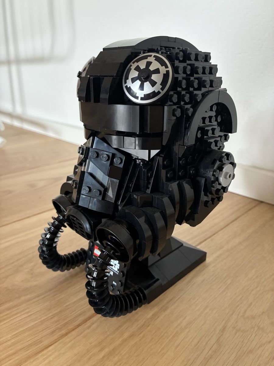 Lego Kit di costruzioni: LEGO Star Wars TIE Fighter Pilot Helm – Usato da Rütihof venduto da Rembang 1
