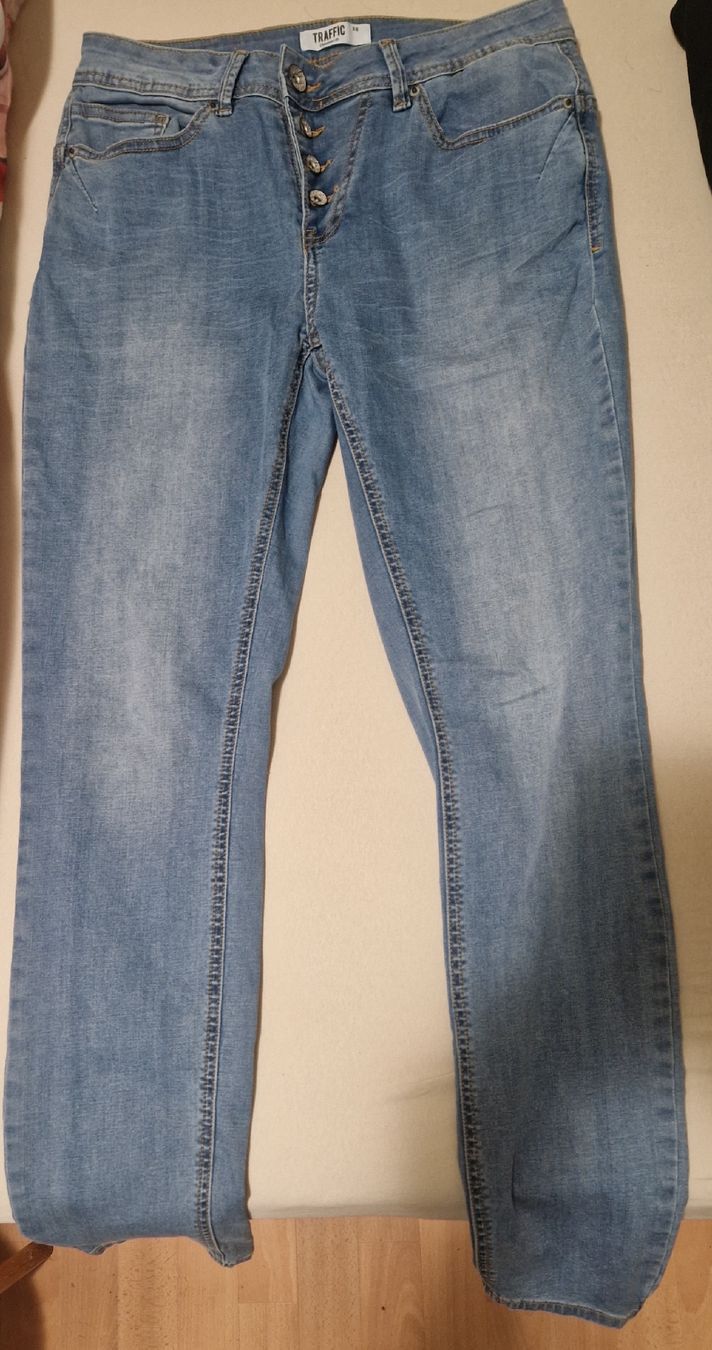 Jeans: Trendige Jeans, helle Waschung, Grösse 38 – Neu und originalverpackt aus Basel von gio_d9qn