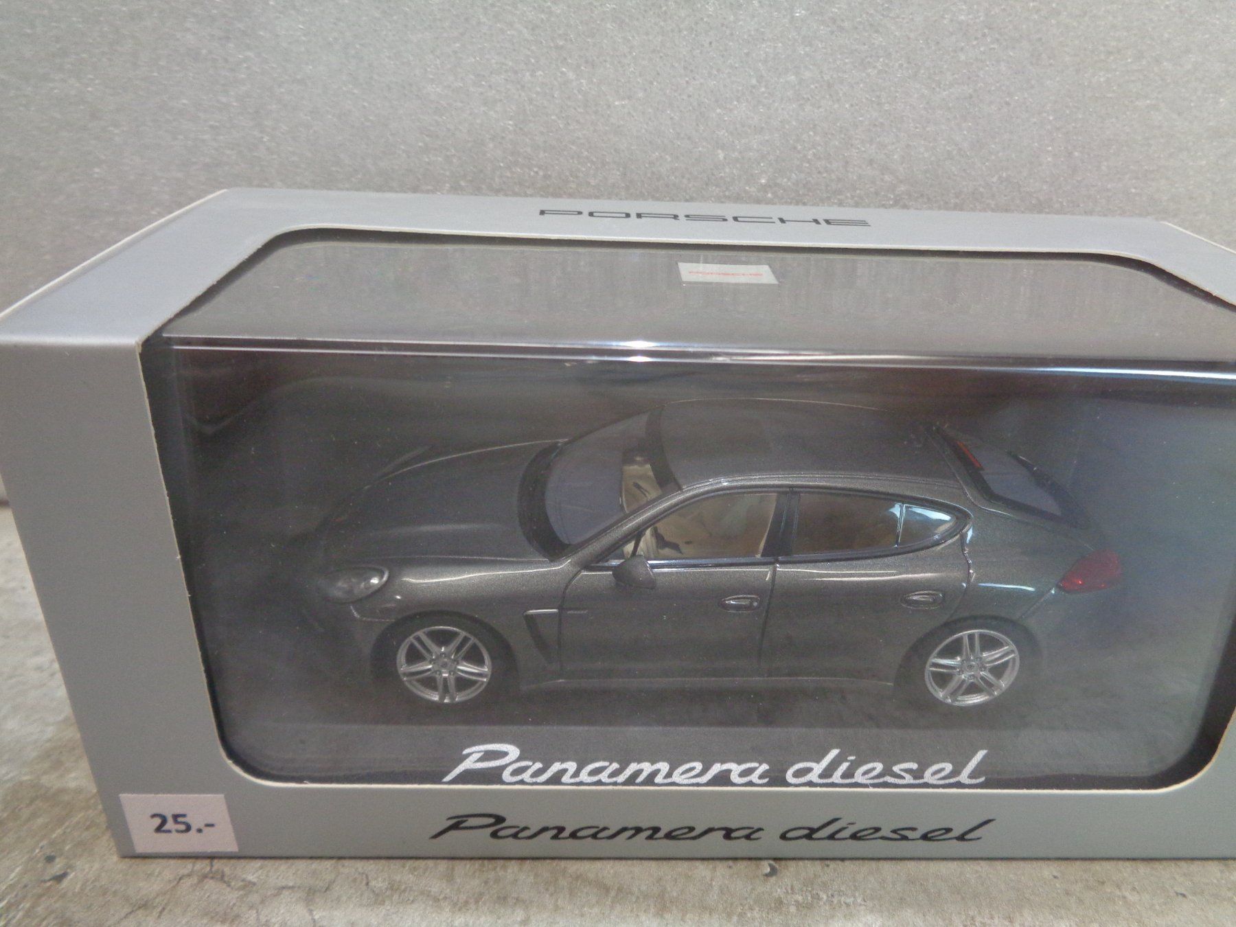 Porsche Modellautos: 1:43 Minichamps Porsche Panamera – Neu und originalverpackt aus Reconvilier von rallycar