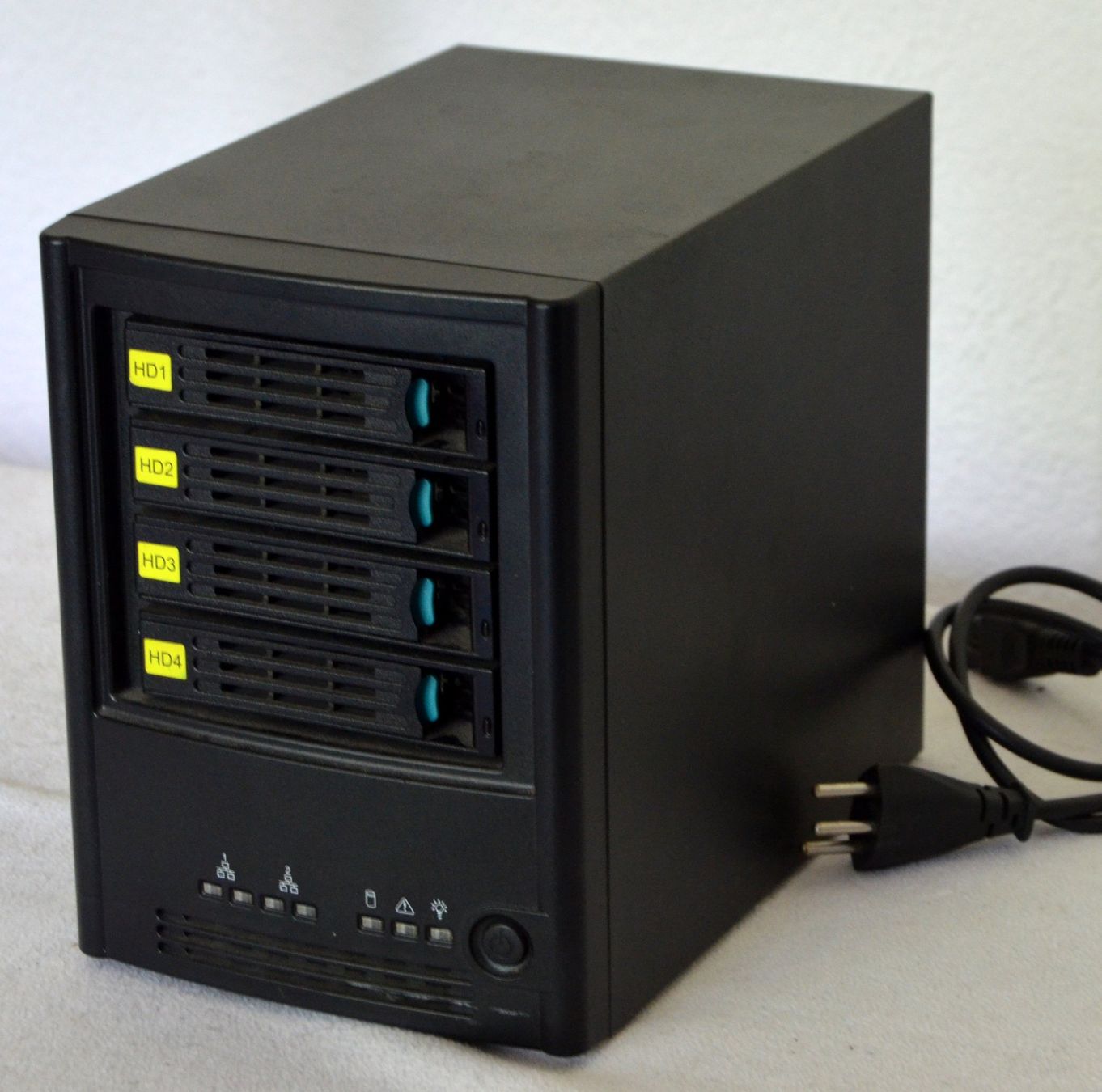 Server: NAS Intel Entry Storage System SS4000-E 4 x 500Gb HDD – Usato da Collonges venduto da arashee 1