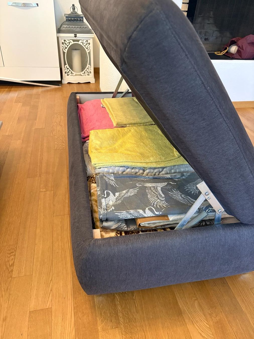 Divani: Ecksofa dunkelgrau Stoff mit Hocker guter Zustand – Usato da Horgen venduto da bigc_littled 4