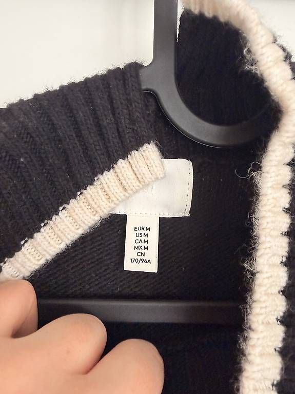 Pullover & Sweatshirts: H&M gestreifter Strickpullover – Gebraucht aus Neuenegg von sina.lndr 3