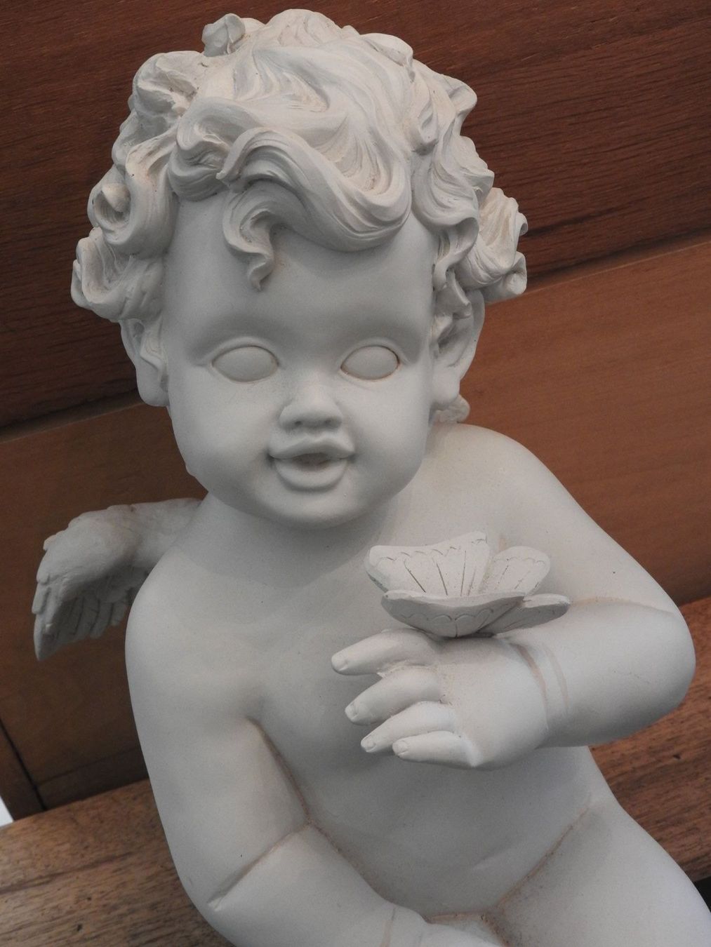 Statuette: Grosser Engel / Putto mit Schmetterling – Usato da Stetten AG venduto da Brissago25 2