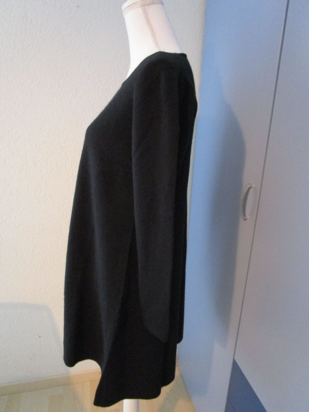 Kleider: Strickkleid aus 100 % Kaschmir schwarz Gr. S – Gebraucht aus Volketswil von Globine100 1