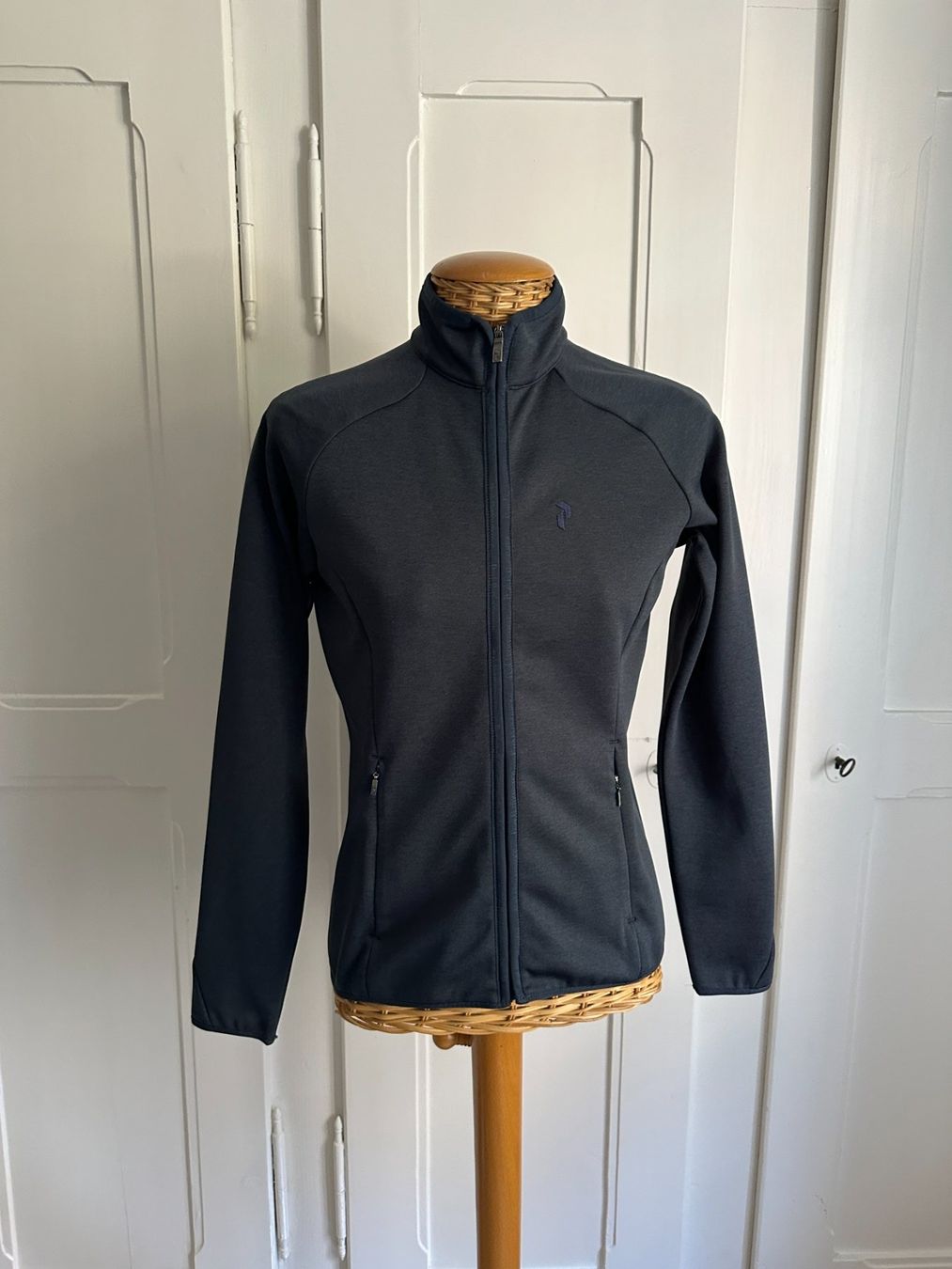 Peak Performance Jacken: PEAK PERFORMANCE - Sportjacke dunkelblau S – Neu (gemäss Beschreibung) aus Zürich von Diazaio