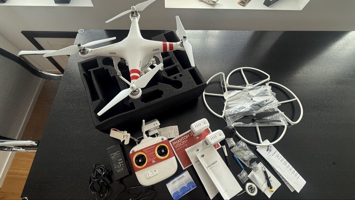 DJI RC Modellbau: DJI Phantom 2 Vision+ Komplettset – Gebraucht aus Schwellbrunn von Swisscosmopolit