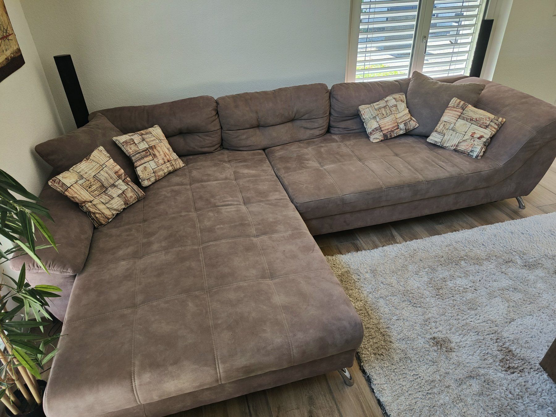 Conforama Sofas: Canapé d'angle en L, daim, bon état – Gebraucht aus Develier von starcustomer 1