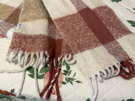 Schal kariert altrosa beige weiss mit Fransen 