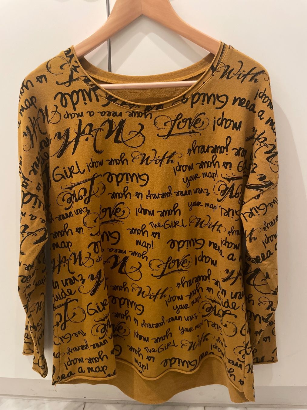 Maglioni & Felpe: Italienischer Oversize Pullover helles Braun Baumwolle – Nuovo e nell'imballaggio originale da Küssnacht am Rigi venduto da Monimaus03