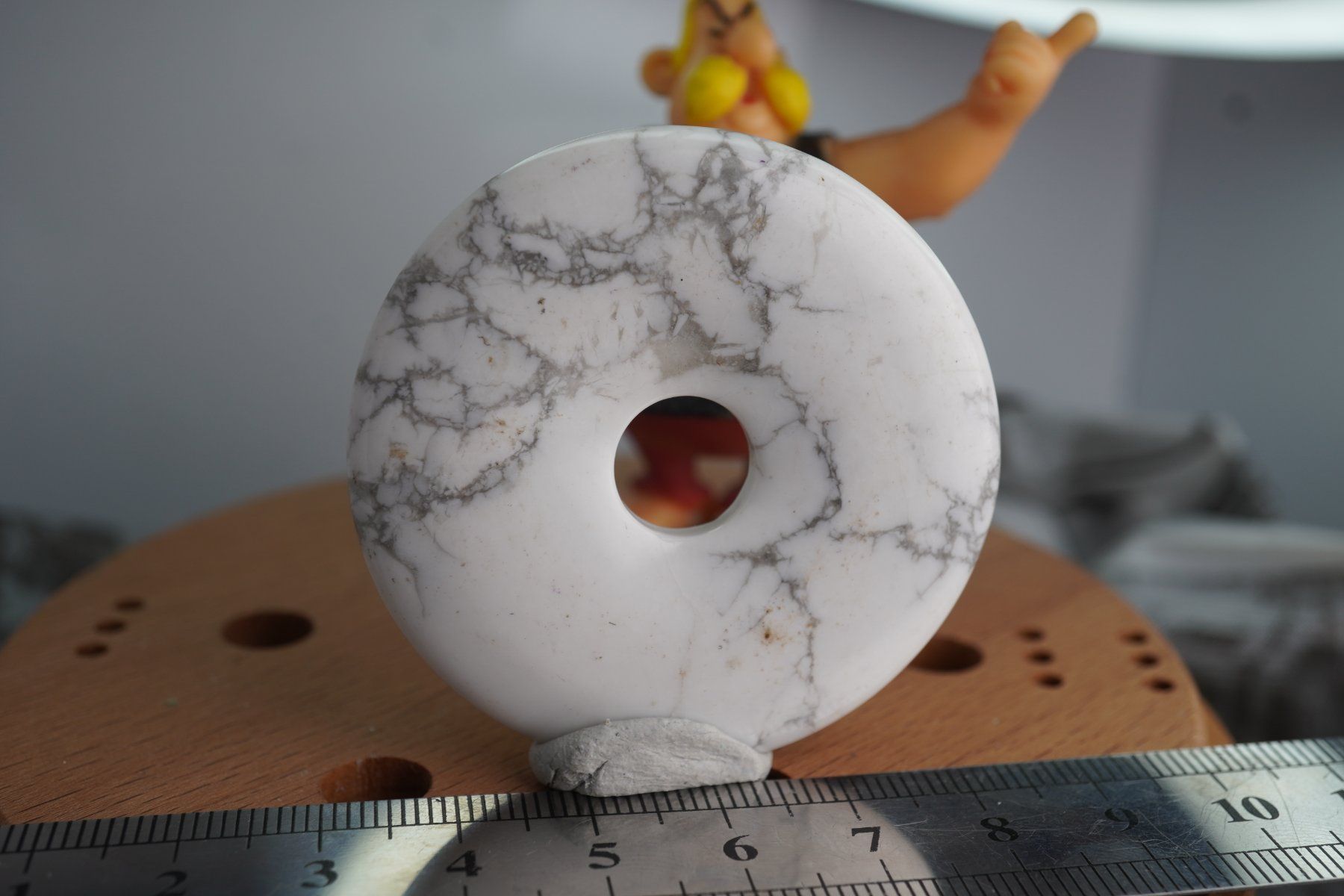 Minéraux & Lithothérapie: Howlith    Pi Scheibe ca50mm   Ab 1.-(1) – Neuf avec emballage d'origine à Eschenbach SG par topstone 1