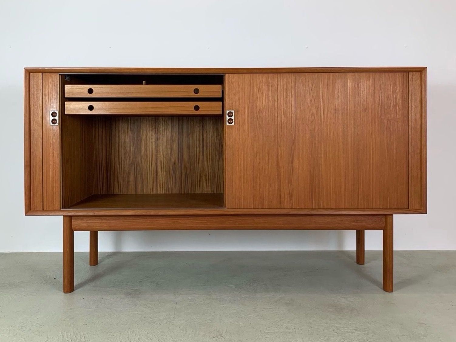 Cassettiere: MidCentury Teak Sideboard Arne Vodder – Usato da Basel venduto da MidMod20C 1