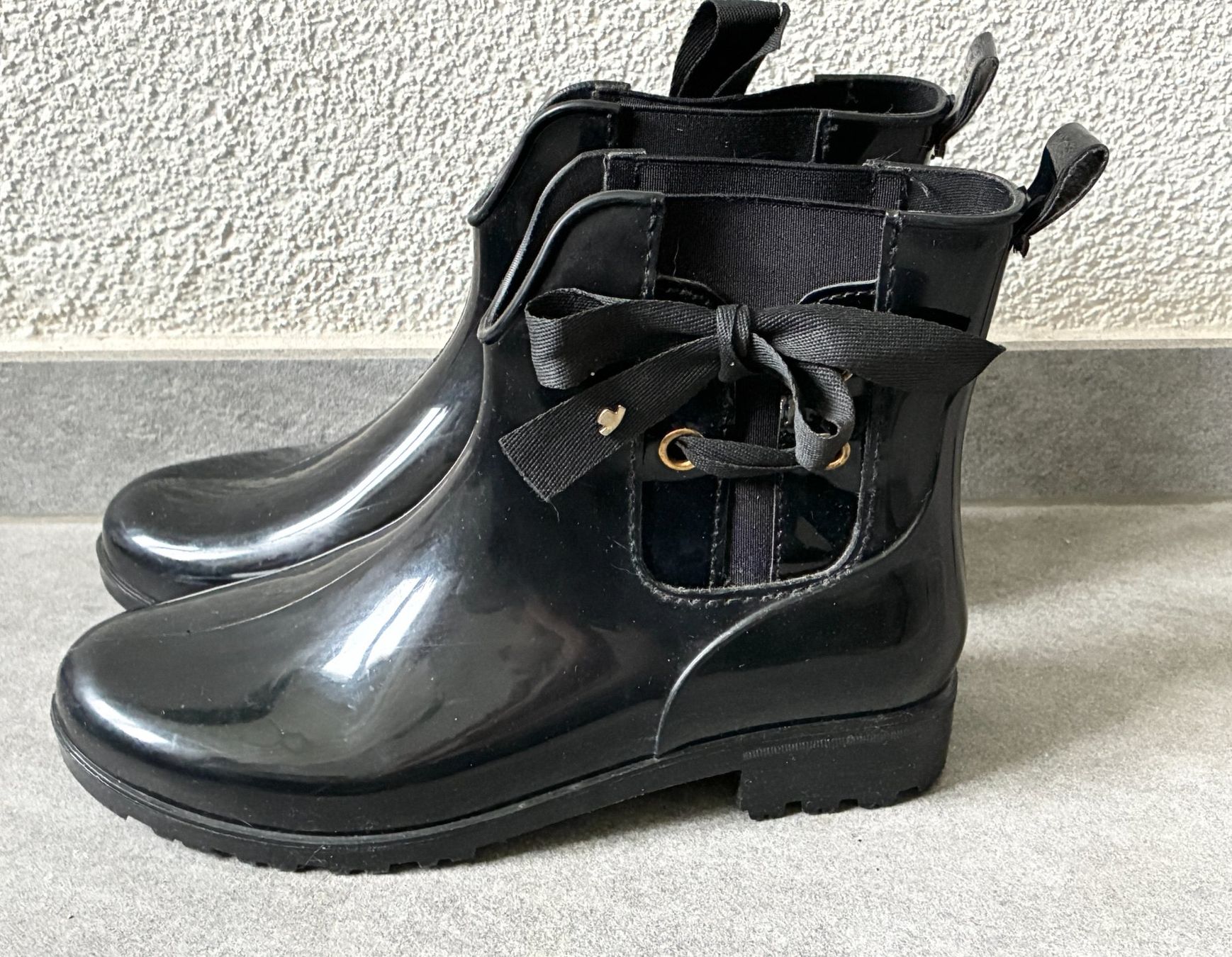 Tom Tailor Scarpe da donna: Schwarze Gummistiefeletten von TOM TAILOR Gr. 39 – Usato da Kloten venduto da Nephty