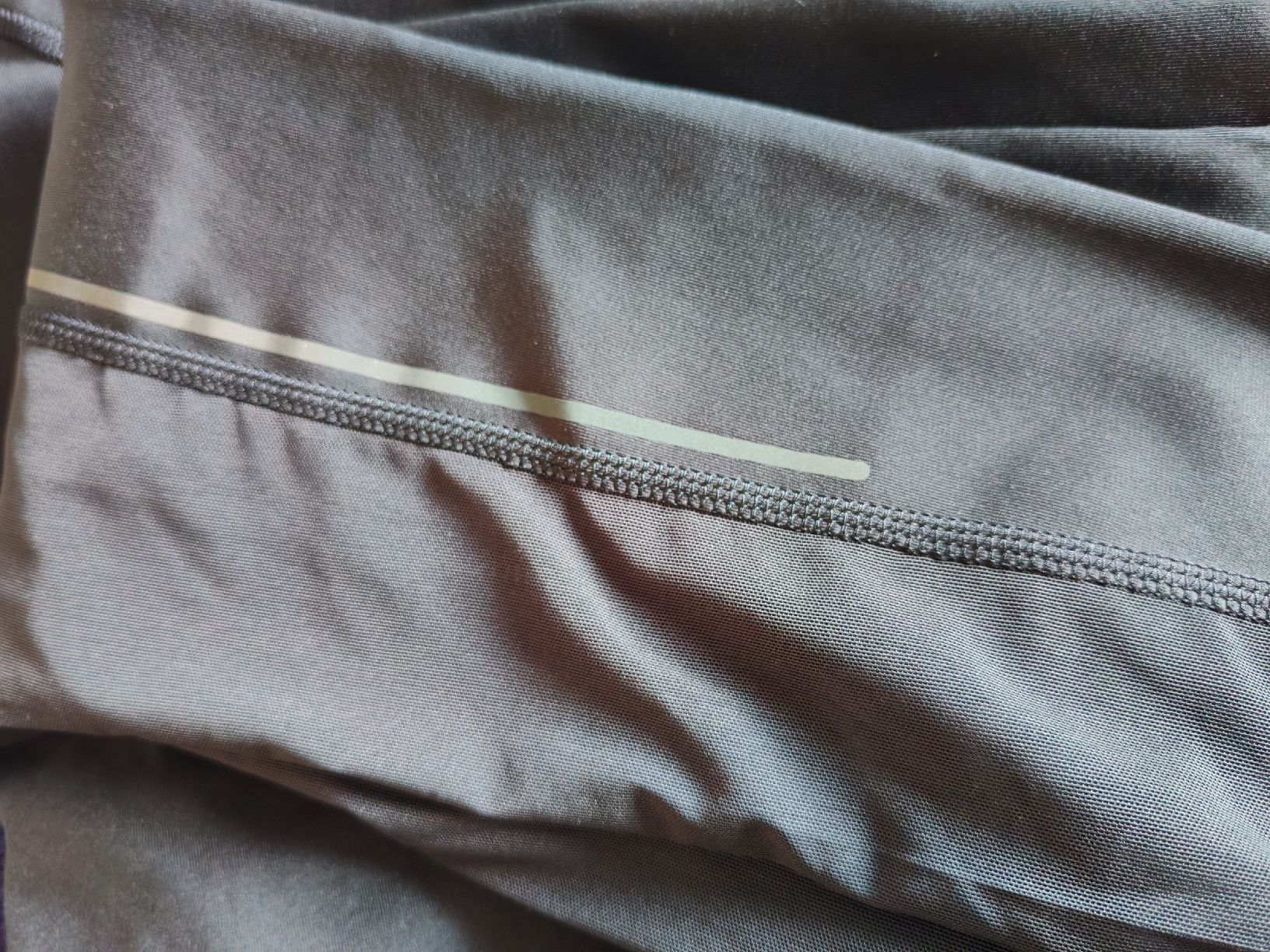 Adidas Tops: Adidas sport top – Gebraucht aus Pfäffikon SZ von Zoe_w 3
