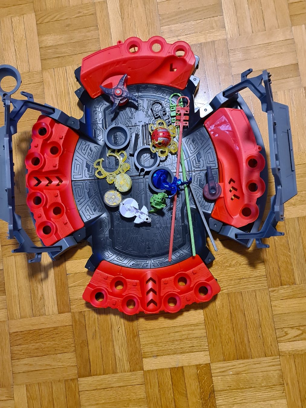 Spielzeuge: Bakugan Battle Arena mit Figuren  – Gebraucht aus Thun von erh_fs86 2