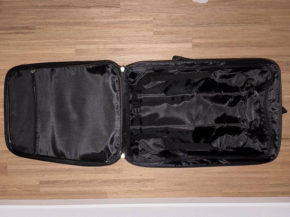 Valises de voyage: Kleiner Koffer – D'occasion à Wettingen par fre_n6p7 2