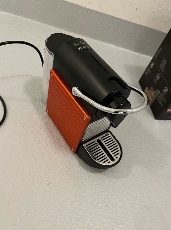 Krups Kaffeemaschinen & Espressomaschinen: Kaffeemaschine Krups Nespresso Pixie orange mit OVP – Gebraucht aus Thalwil von agg_v2yc