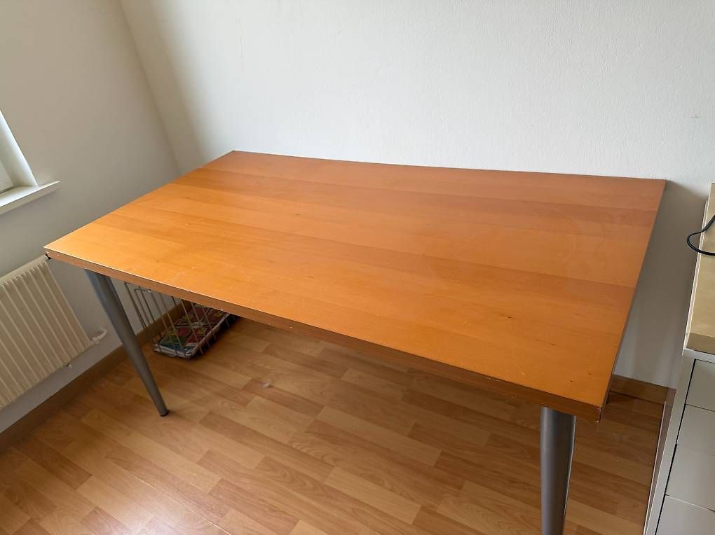 Scrivanie: Schreib-/Bürotisch gratis abzugeben – Usato da Ostermundigen venduto da Ragete04 1