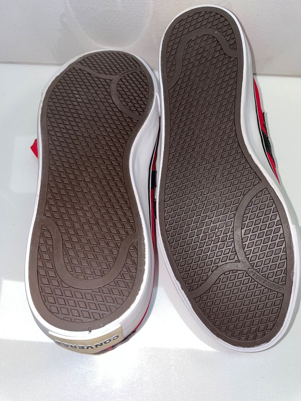 Converse Scarpe da uomo: NEUE, UNGETRAGENE rote Converse in Grösse 42.5 – Nuovo (secondo la descrizione) da Wolfhausen venduto da Mawere 1