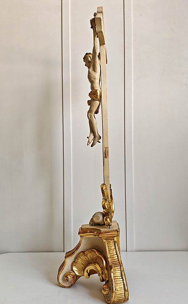 Statuette: Grosses Standkruzifix aus Holz, barocker Typus – Usato da Zuerich venduto da Antiquarium 6