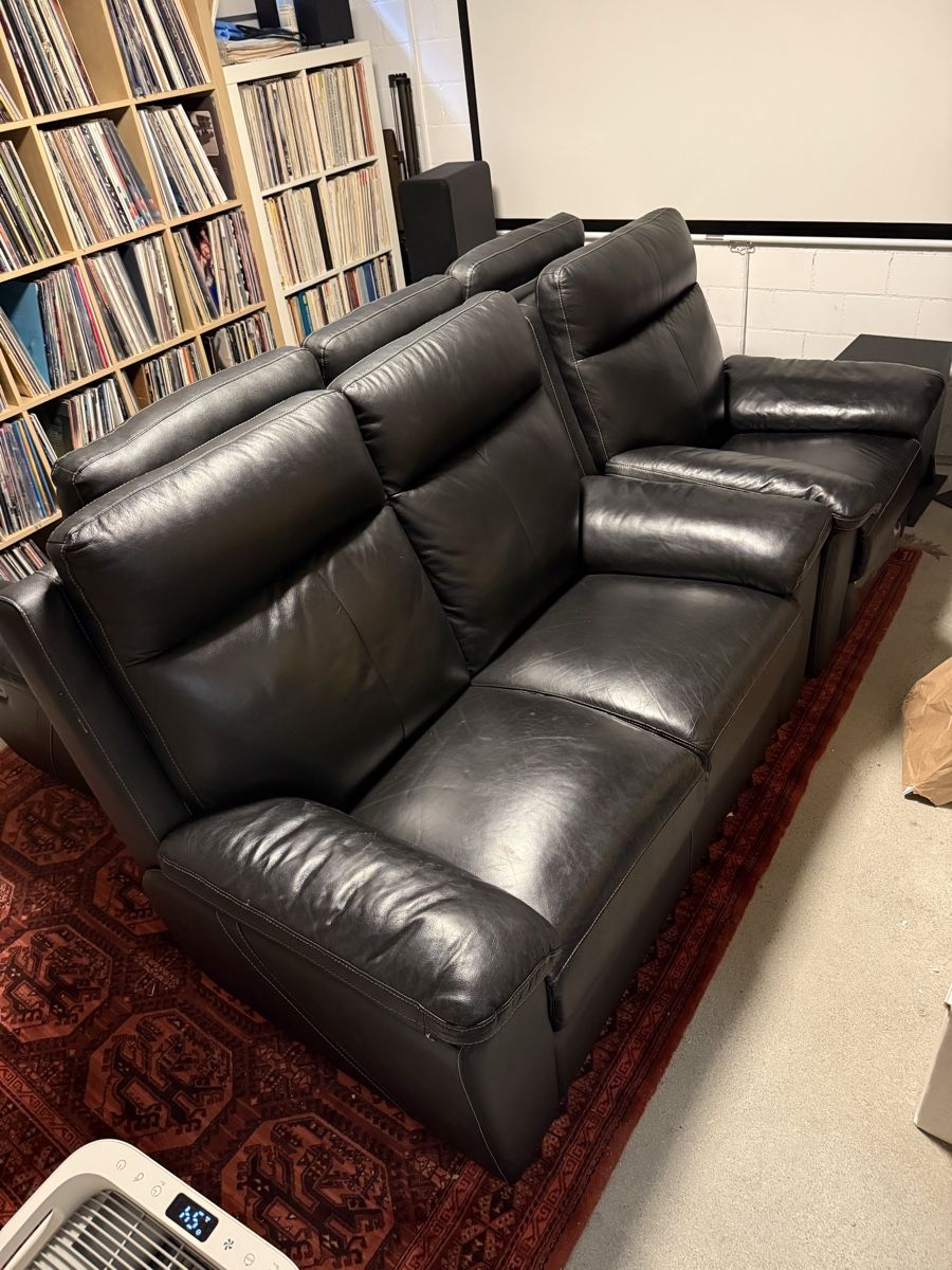 Sofas: Schwarze Kunstledersofas – D'occasion à Winterthur par arn_j8tr