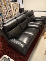 Schwarze Kunstledersofas