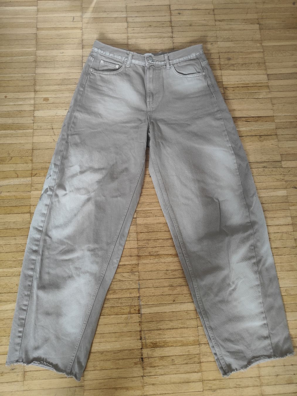 Weekday Pantaloni: Baggy Hose von Weekday Grösse 38 – Usato da Zürich venduto da naedaeo