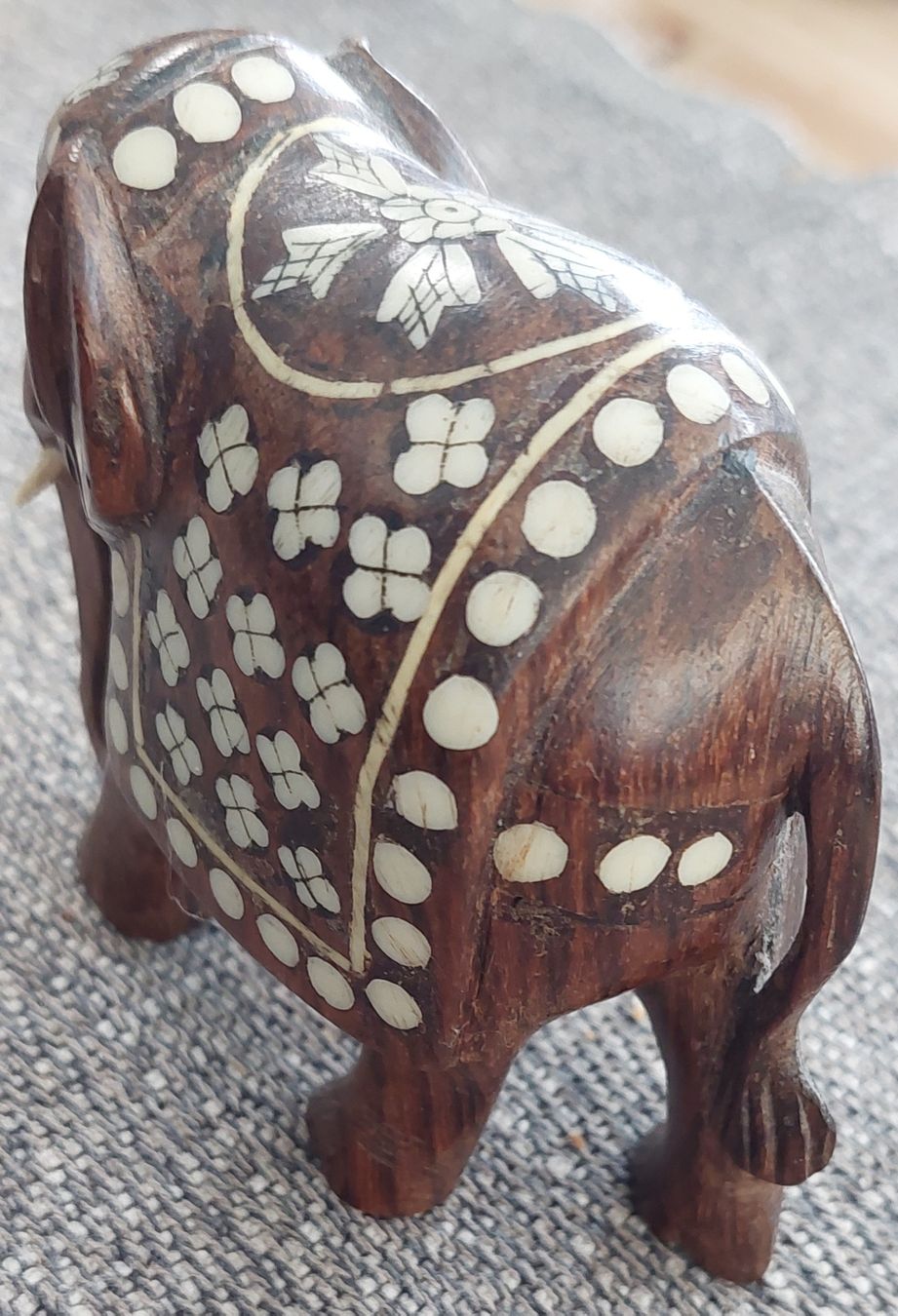 Statuette: Holz Elefant mit eingelegten Knochen, Handgeschnitzt Indien – Nuovo (secondo la descrizione) da Oberdiessbach venduto da gerbu01 5
