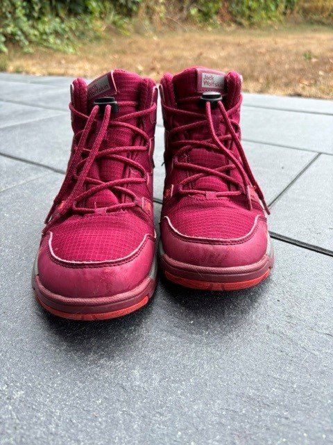 Jack Wolfskin Scarpe per ragazze: Wanderschuhe Mädchen Jack Wolfskin in 37 – Usato da Magden venduto da Nicoleplueer