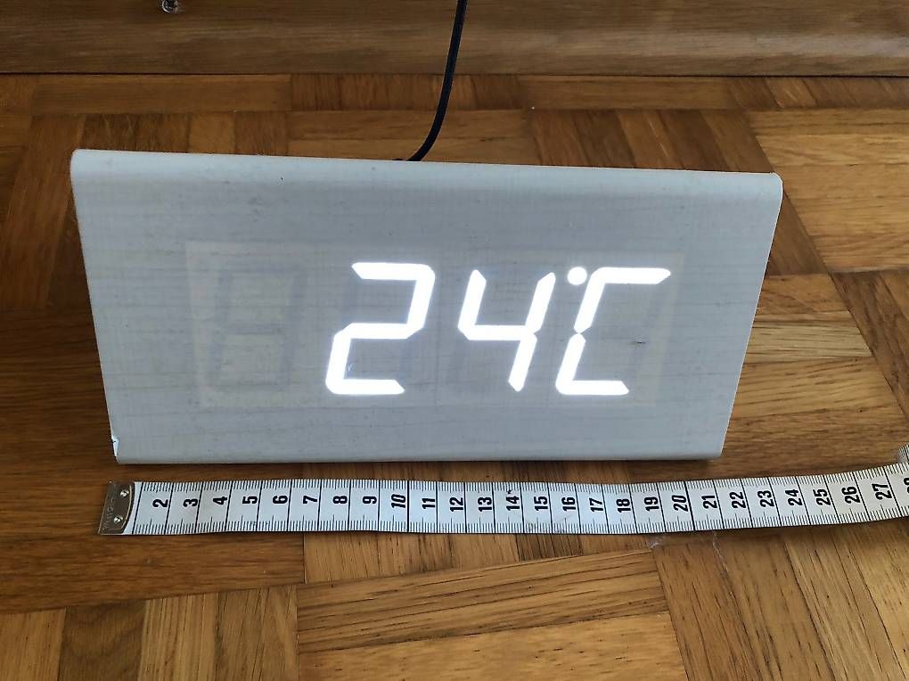 Orologi: Uhr / Digitaluhr  – Usato da Volketswil venduto da Ahot 1