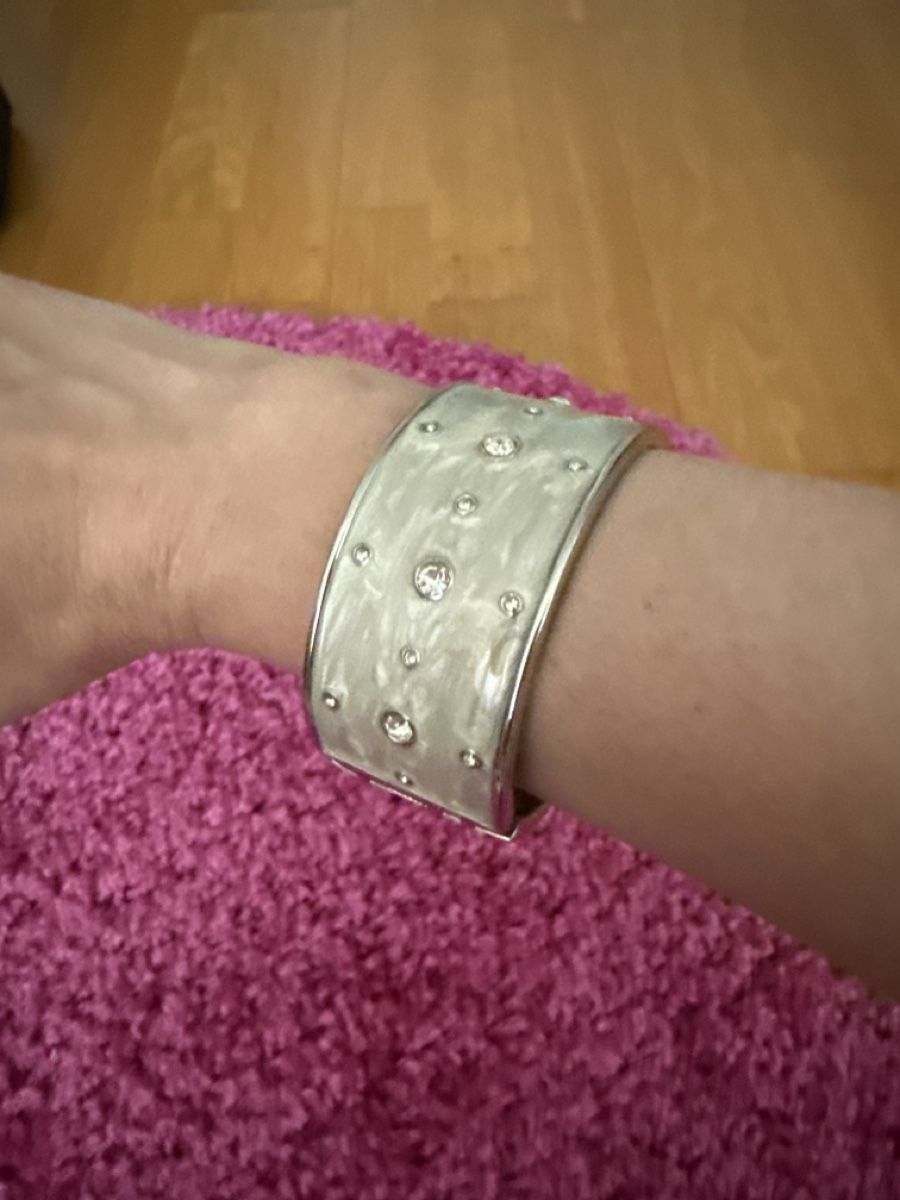 Bracelets: Modischer Armreif mit Strass - Top Zustand! – D'occasion à Richterswil par cobruetsch