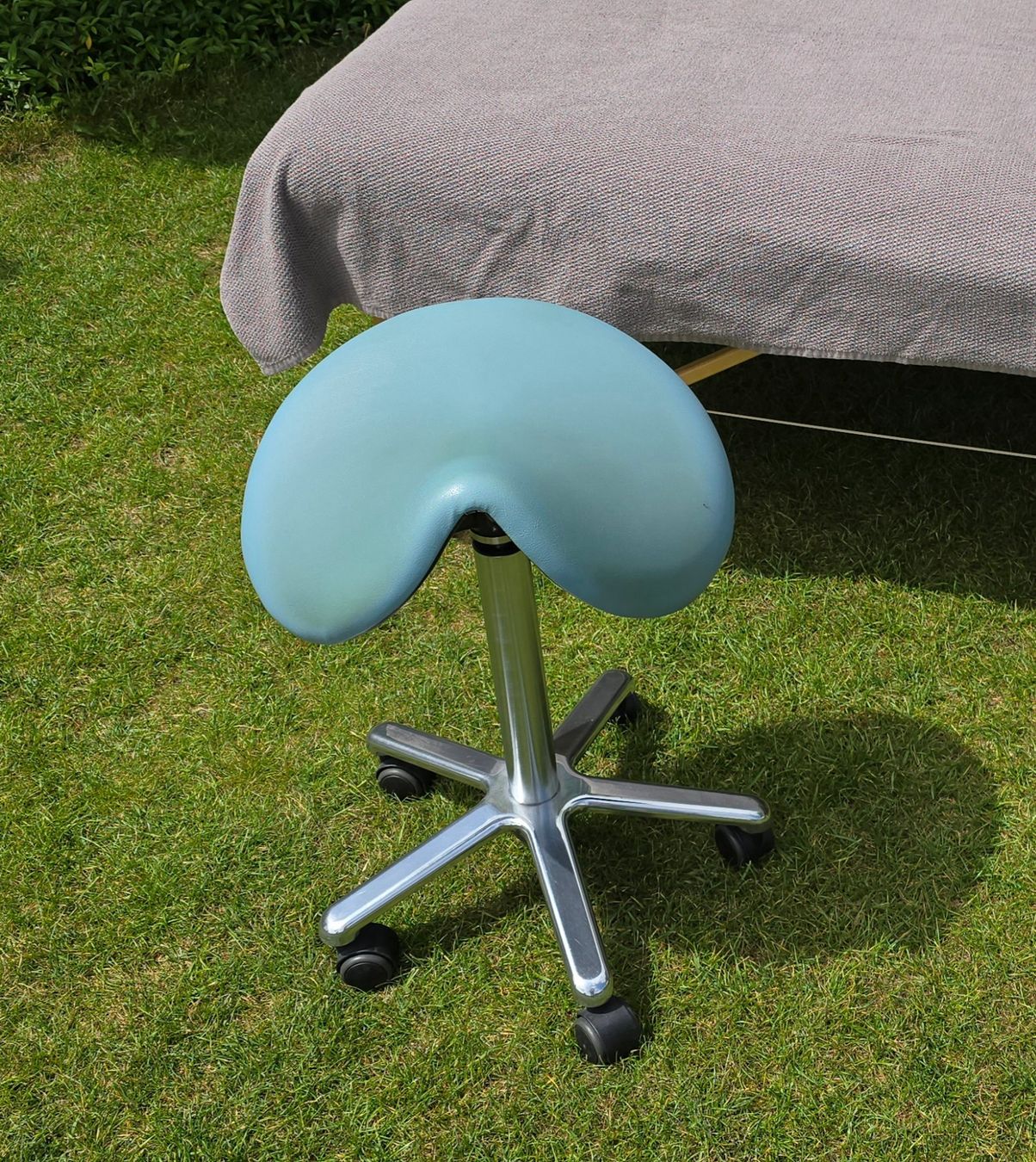 Sedie: Arbeitsstuhl Ponychair mit Sattelsitz & Rollen – Usato da Erlinsbach venduto da tiansisi