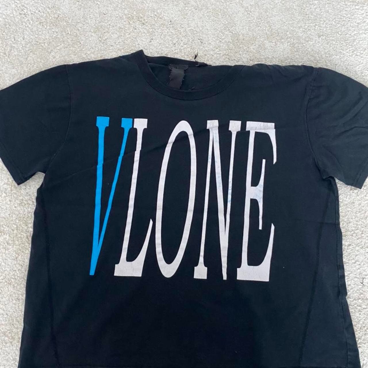 T-shirt: Black and blue Vlone Shirt – Usato da Dübendorf venduto da seymen_