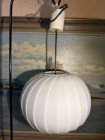 Pendelleuchte weiss rund Designlampe gebraucht ca 30cm DM.