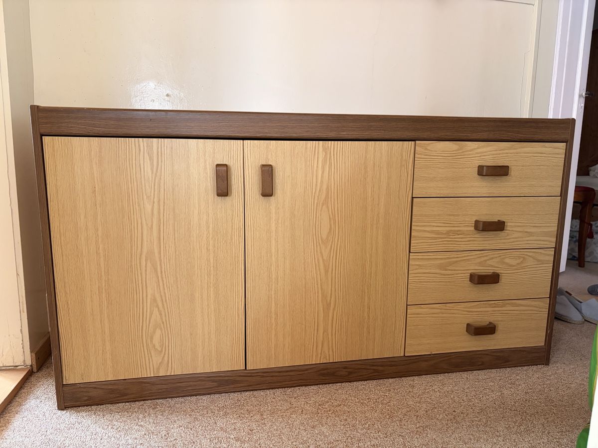 Cassettiere: Sideboard / Anrichte mit Schubladen – Usato da St. Gallen venduto da crutz93