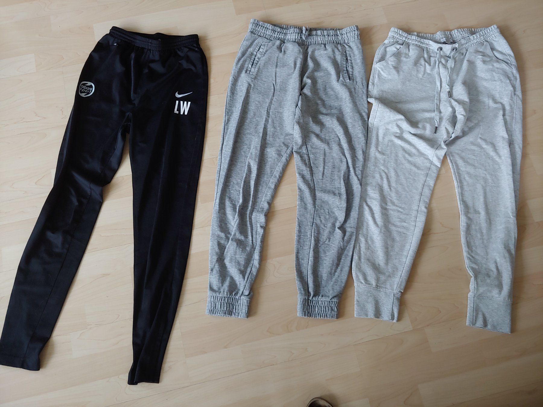 Pantaloni: 3 Sporthosen, Trainerhosen, Gr. S – Usato da Suhr venduto da andreas_2008