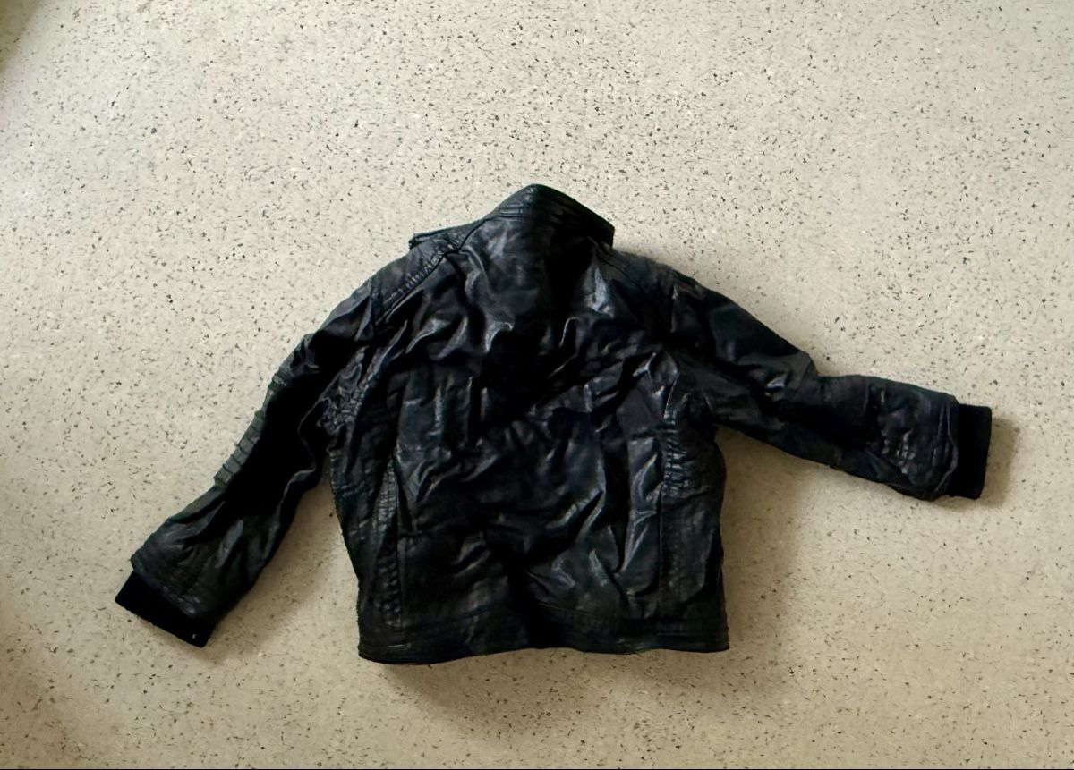 H&M Giacche: Kinder Kunstlederjacke H&M schwarz mit Teddyfutter – Usato da Zürich venduto da eljn 1