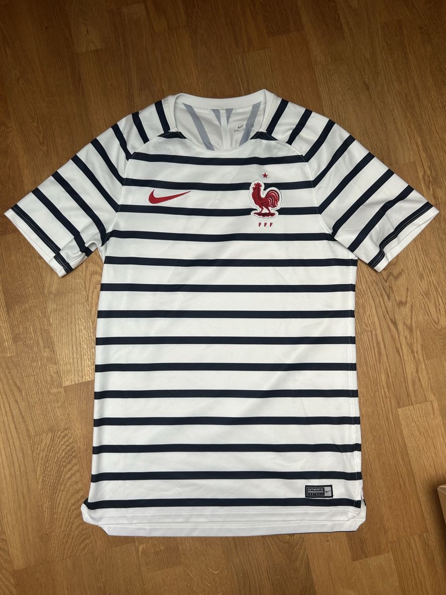 Nike Canottiere & Pantaloni: Frankreich Trikot – Usato da Gwatt (Thun) venduto da viv_k57m