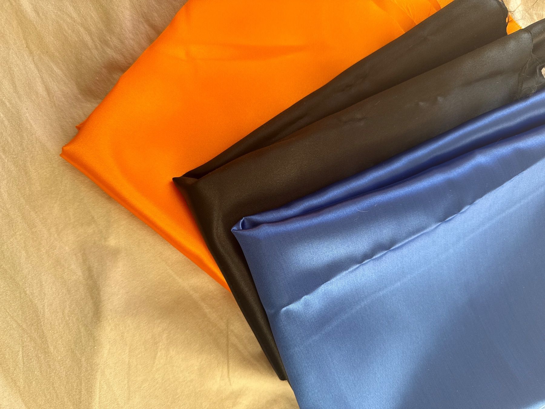 Tessuti: Pack Stoffe satin – Nuovo e nell'imballaggio originale da Lausanne venduto da amischle99