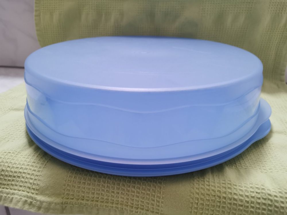Plat pour transport gâteau Tupperware (Gebraucht) in Peyres-Possens für ...