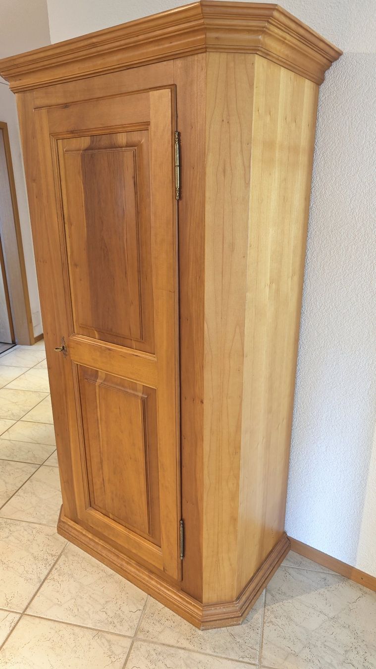 Armoires: Schrank – D'occasion à Gwatt (Thun) par Taipan49 1