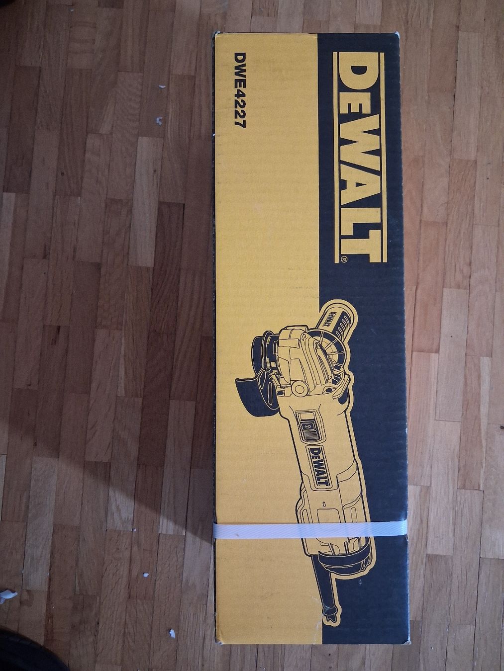 Dewalt Tutti gli attrezzi: Smerigliatrice angolare DeWalt DWE4227 - – Nuovo e nell'imballaggio originale da Jona venduto da api_sdn2 2