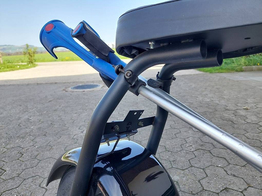 Veicoli elettrici: E-Roller MOBI MOVE mit Gehstockhalter – Usato da Mauensee venduto da sunny-girl83 3