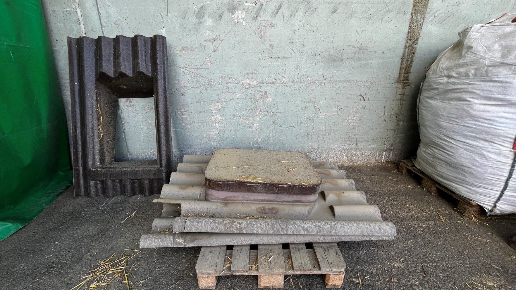 Servierplatten: Dachausstieg Wellplatte gebraucht – Gebraucht aus Ettiswil von inf_ny95