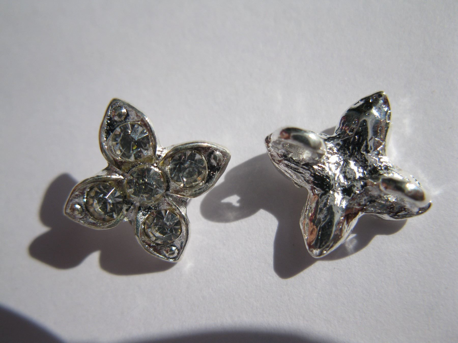 Perle (finte): 2 Verbinder, Zwischenteil, versilbert mit Strass – Nuovo e nell'imballaggio originale da St. Margarethen TG venduto da LuanaKa 2