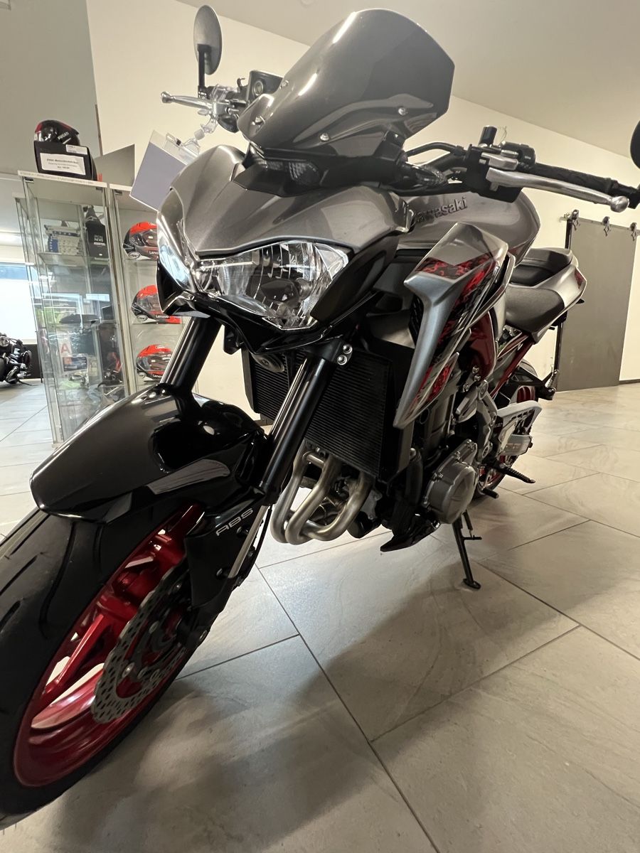 Kawasaki Sonstige: Kawasaki Z900 – Gebraucht aus Le Locle von Fiaz 1