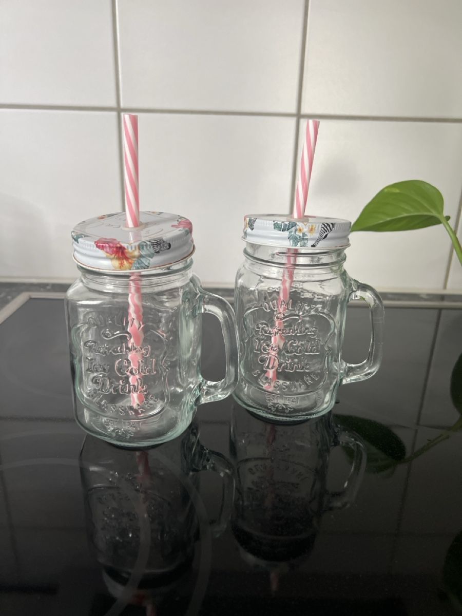 Bicchieri: 2 Sommer-Glasbecher mit Deckel und Strohhalm – Usato da Uzwil venduto da sab_nhc7